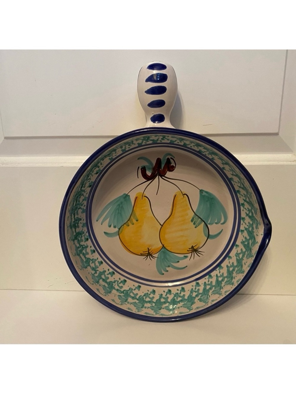 ITALY VIETRI POTTERY PEARS HANDMADE SERVEWARE WHITE YELLOW BLUE HANDLE SPOUT